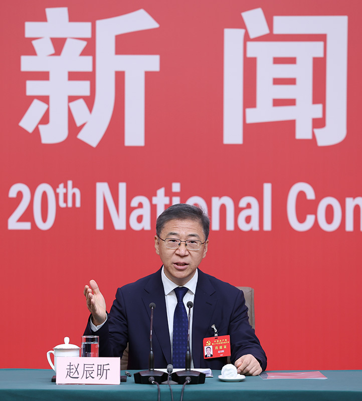 龙8国际pt老虎机官网二十大新闻中心举行首场记者招待会